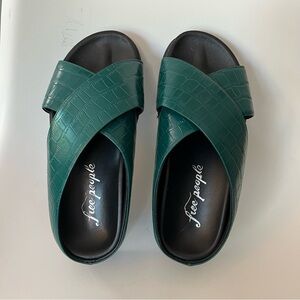 🐊 Free People Green Faux Croc Platform Slides Sz 38 | Bold Streetwear Sandals